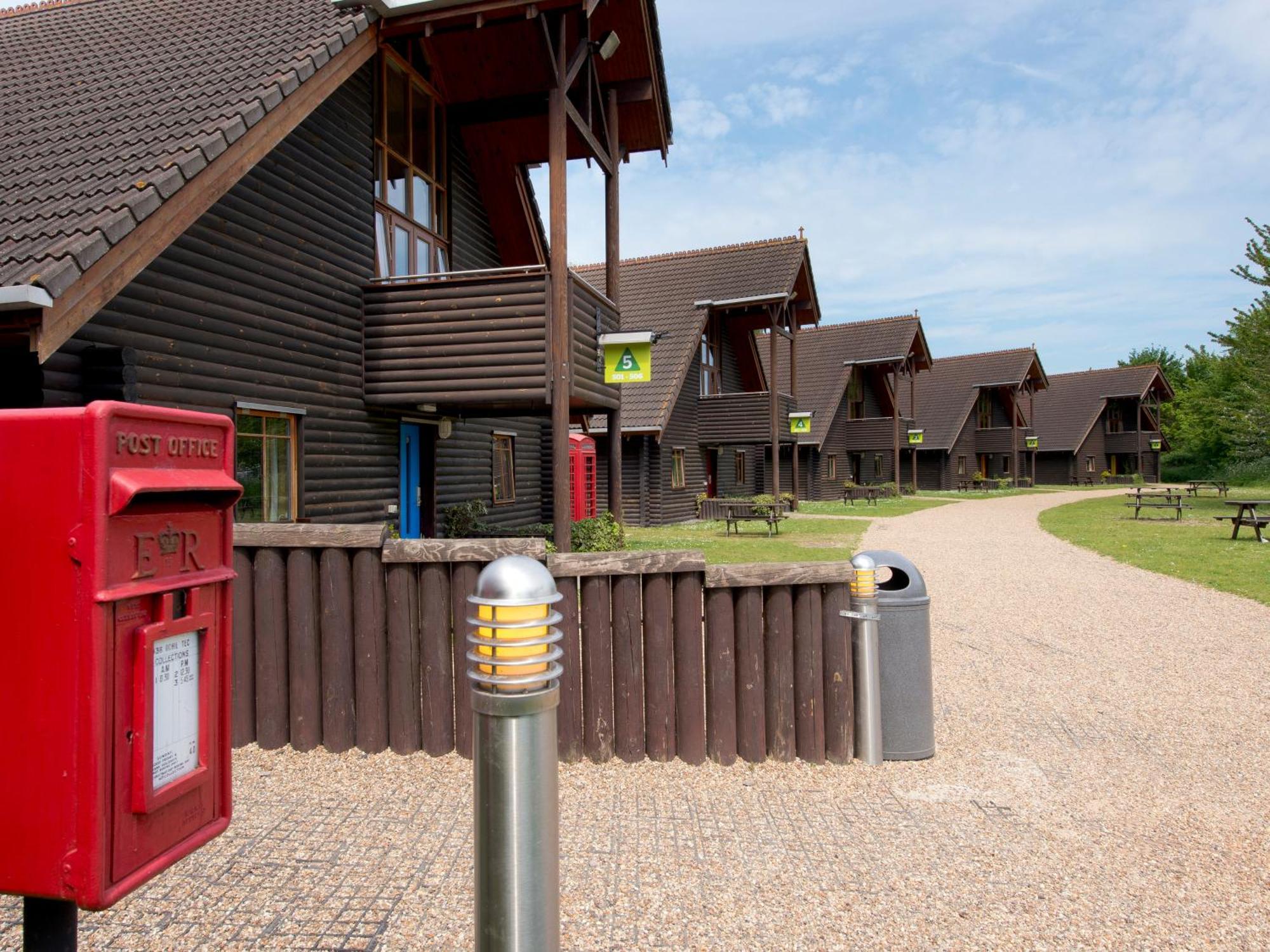 YHA London Lee Valley Cheshunt Esterno foto