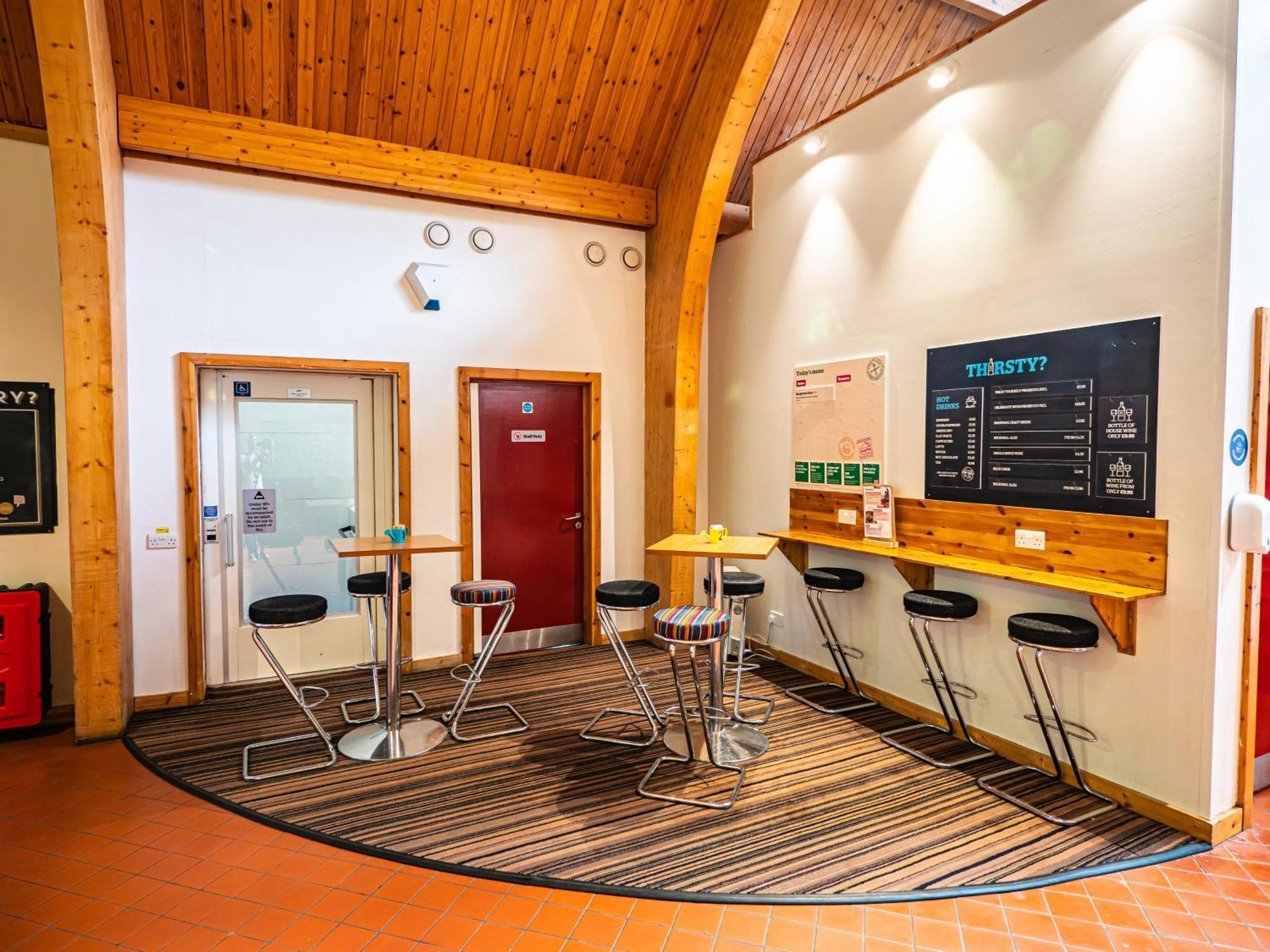 YHA London Lee Valley Cheshunt Esterno foto